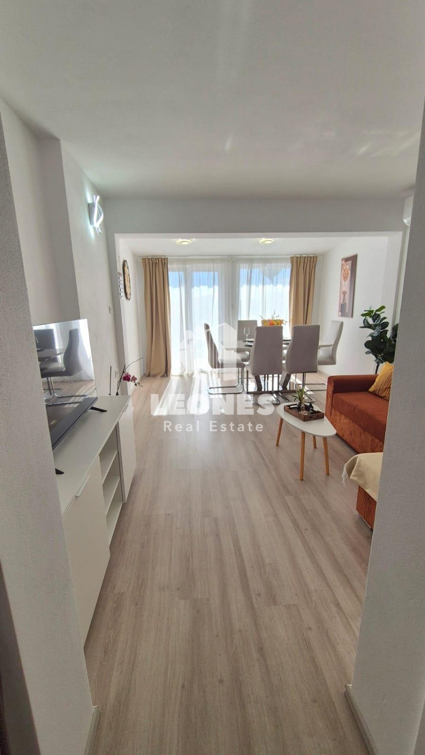 Appartamento ristrutturato con giardino vicino al mare a Novigrad