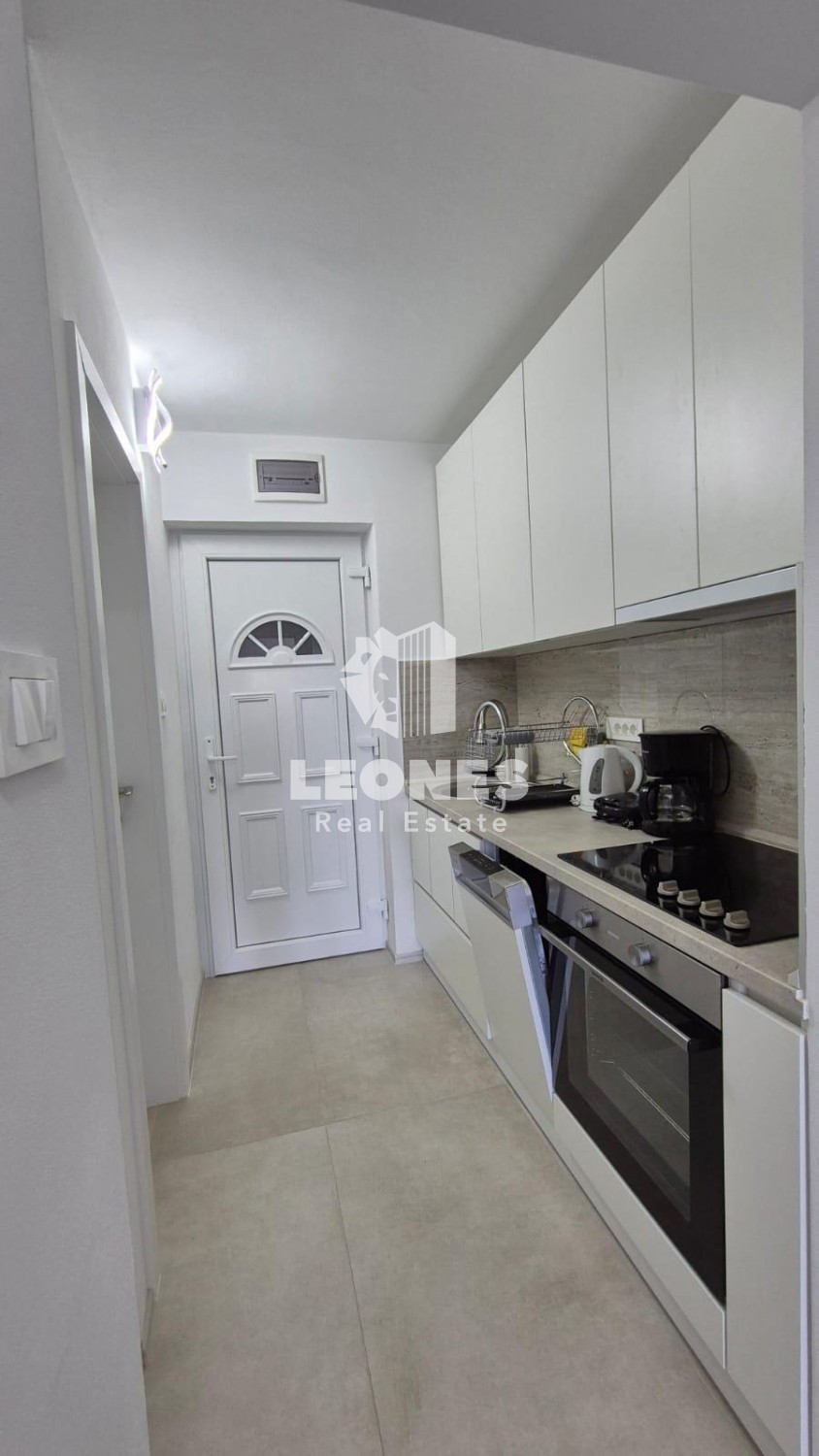 Appartamento ristrutturato con giardino vicino al mare a Novigrad