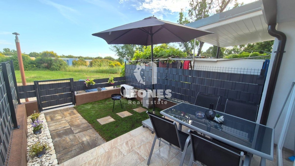 Appartamento ristrutturato con giardino vicino al mare a Novigrad