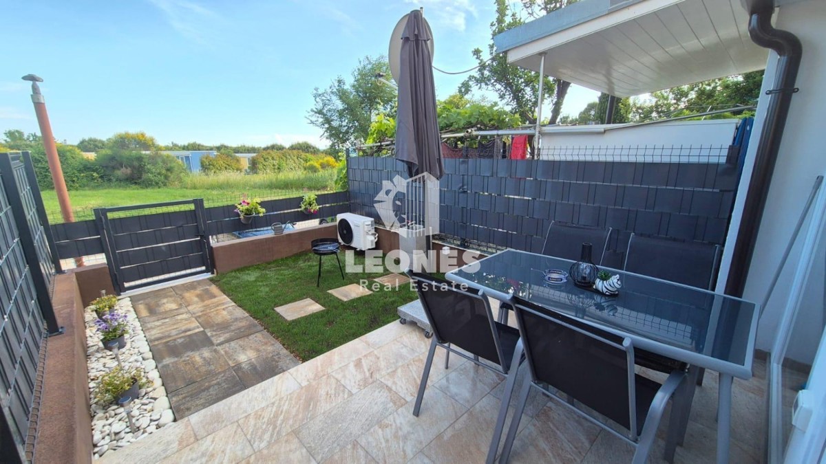 Appartamento ristrutturato con giardino vicino al mare a Novigrad