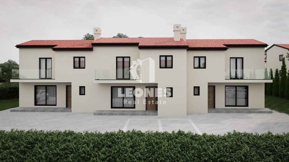 Casa a schiera con piscina vicino a Kaštela