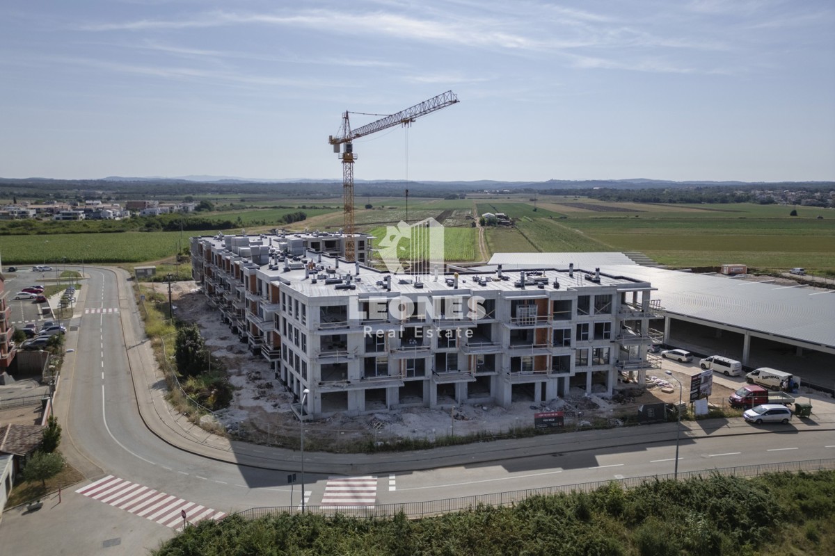 Appartamento bilocale con giardino in una nuova costruzione a Umag - Umago