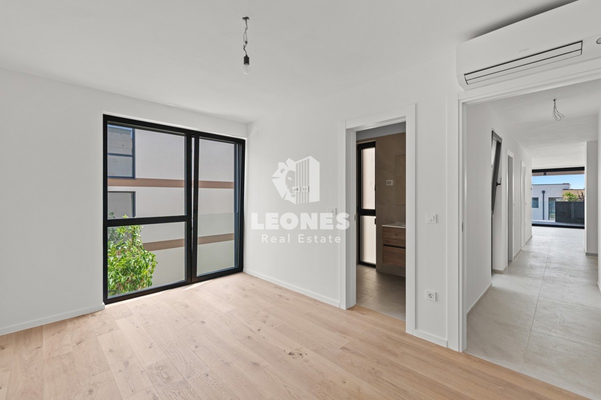 Appartamento al primo piano in lussuosa palazzina di nuova costruzione dotata di ascensore e vista mare