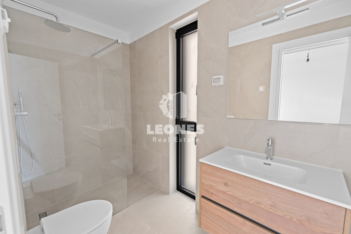 Appartamento al primo piano in lussuosa palazzina di nuova costruzione dotata di ascensore e vista mare