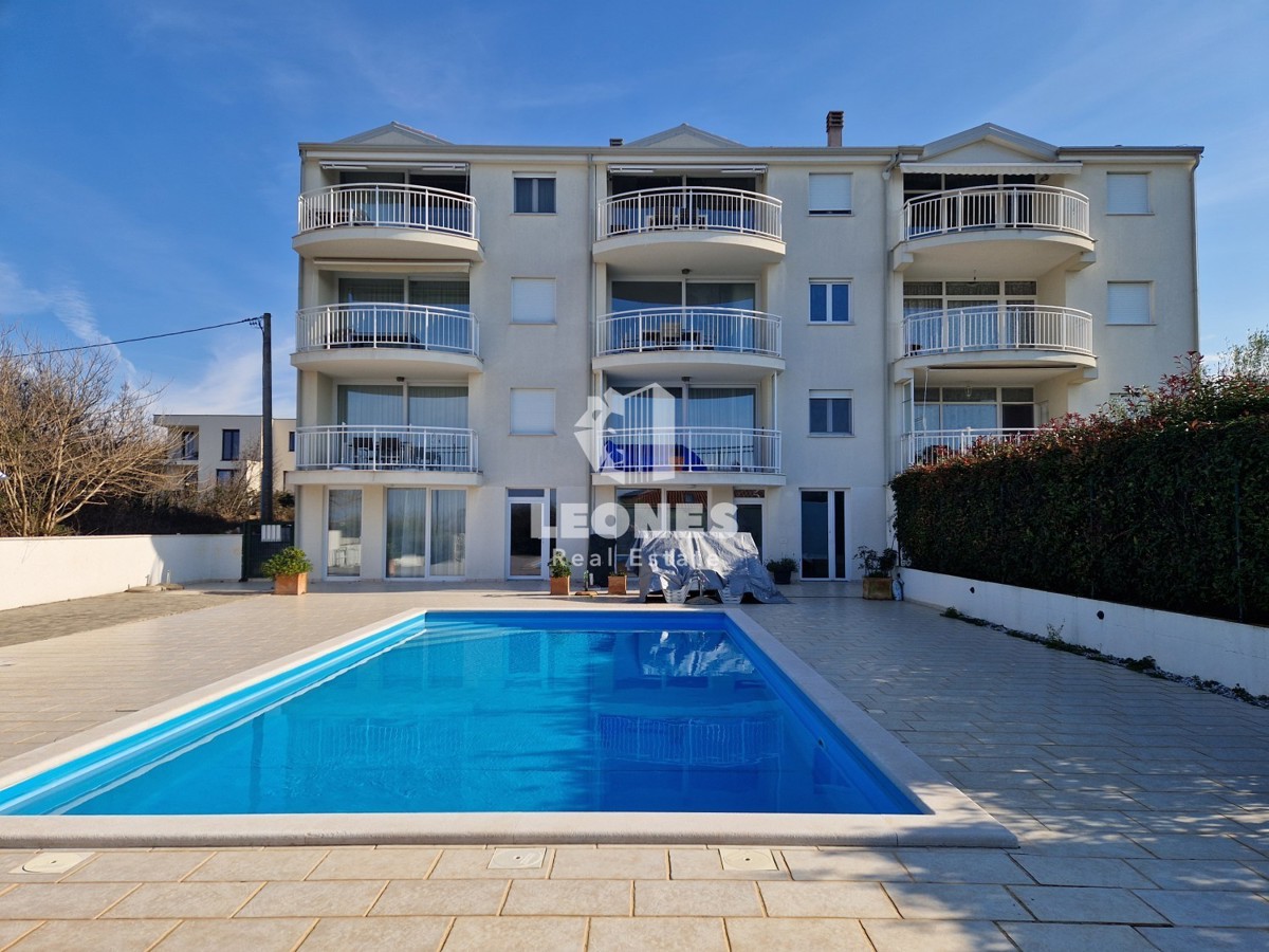 Appartamento con vista mare e piscina vicino a Umag - Umago