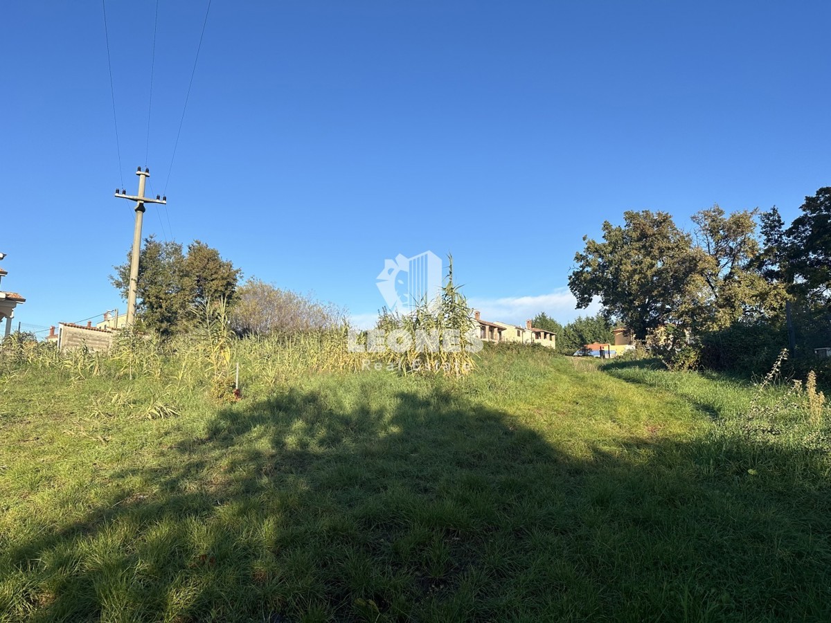 Terreno edificabile a Kaštelir con vista sul mare aperto