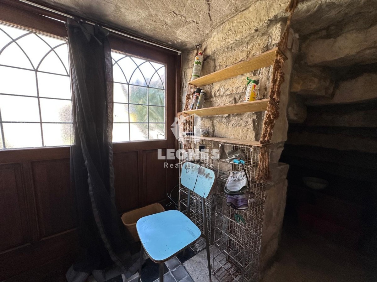 Casa in pietra nel centro di Momiano