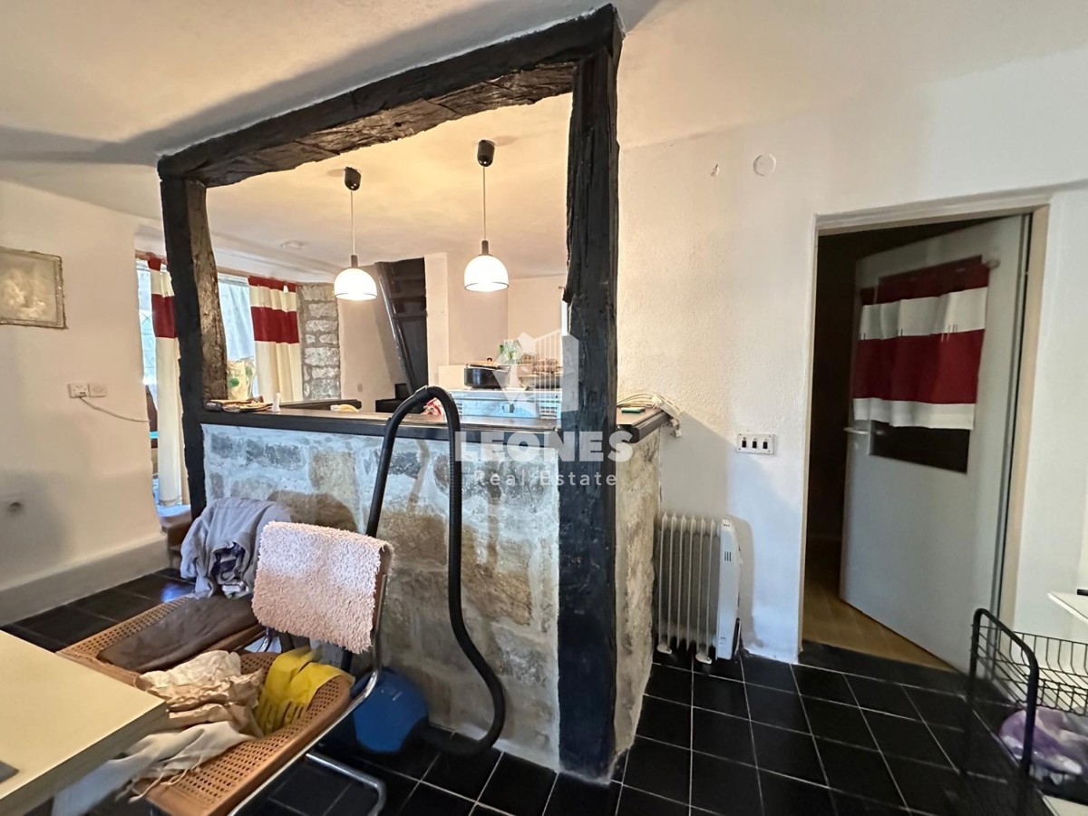Casa in pietra nel centro di Momiano