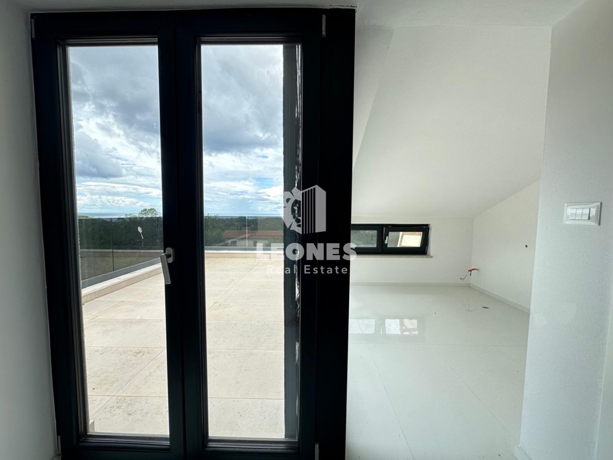 Appartamento duplex di qualità con vista mare aperta a Parenzo