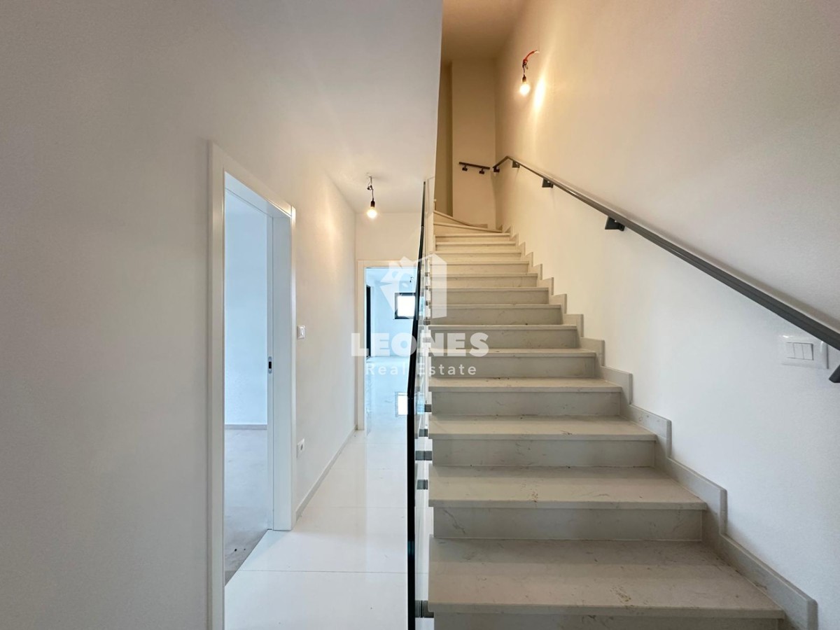 Appartamento duplex di qualità con vista mare aperta a Parenzo