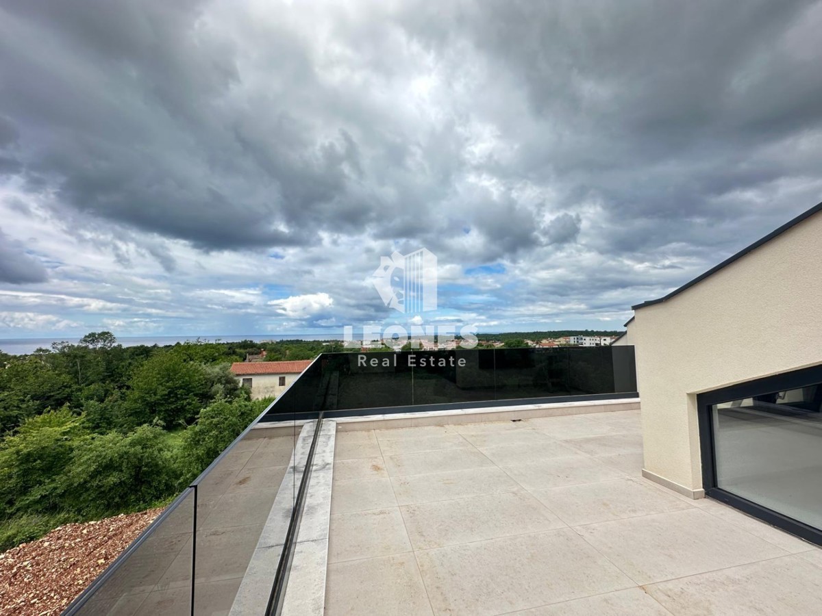 Appartamento duplex di qualità con vista mare aperta a Parenzo