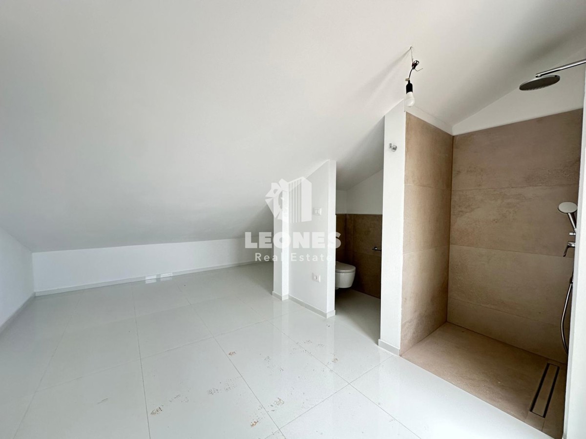 Appartamento duplex di qualità con vista mare aperta a Parenzo