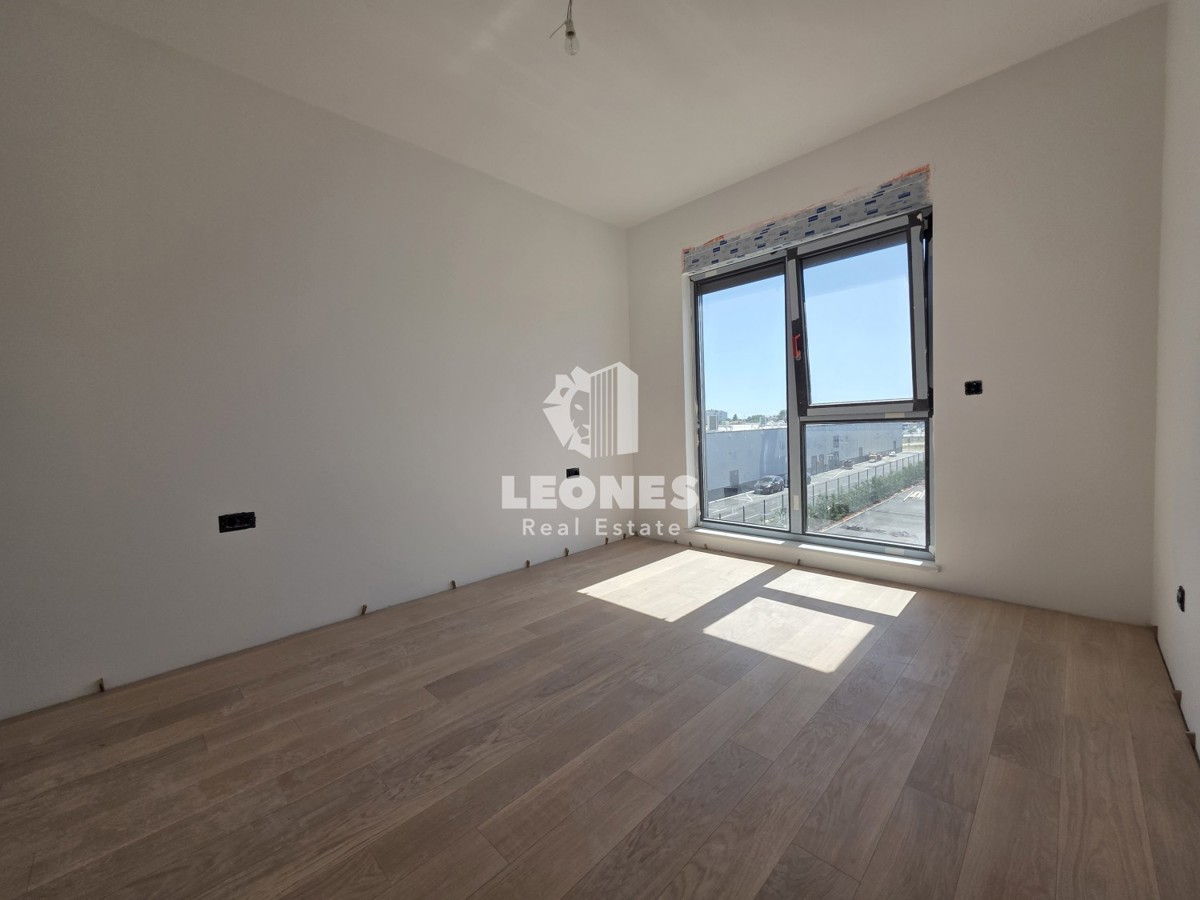 Spazioso appartamento con grande terrazza in un edificio di nuova costruzione di qualità a Umag - Umago