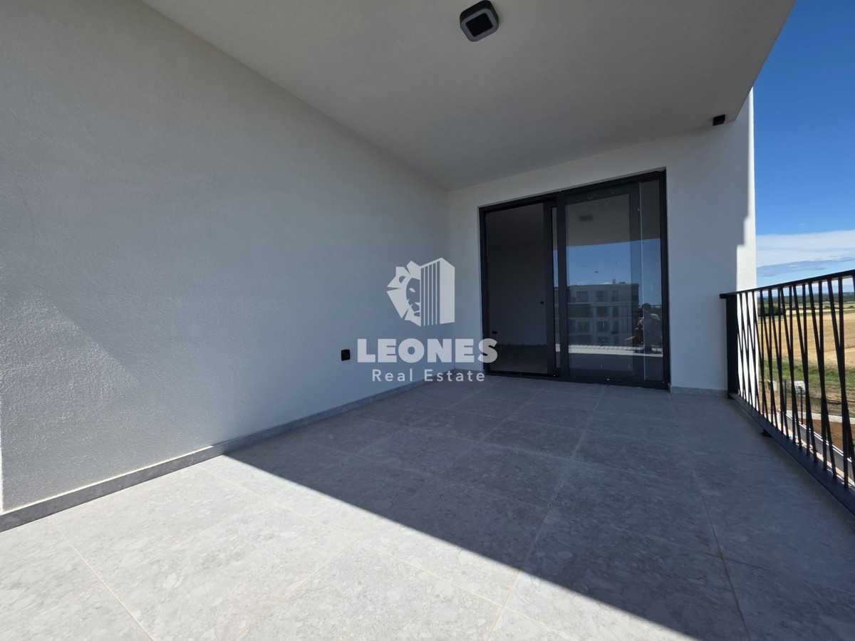Spazioso appartamento con grande terrazza in un edificio di nuova costruzione di qualità a Umag - Umago