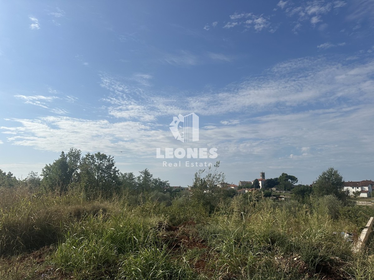 Terreno edificabile in posizione privilegiata con splendida vista sulla natura nei pressi di Verteneglio