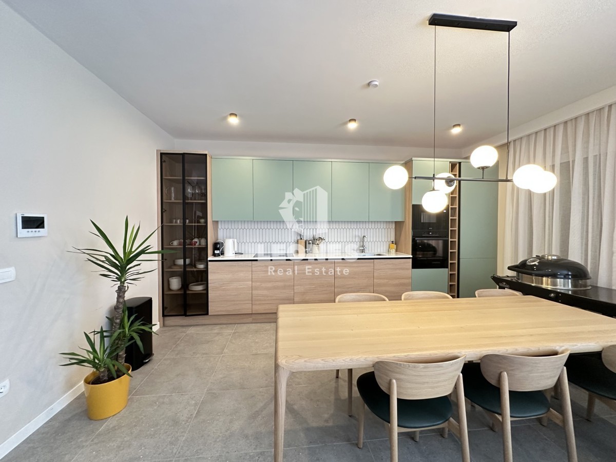 Appartamento duplex di alta qualità con piscina, completamente attrezzato a Tar