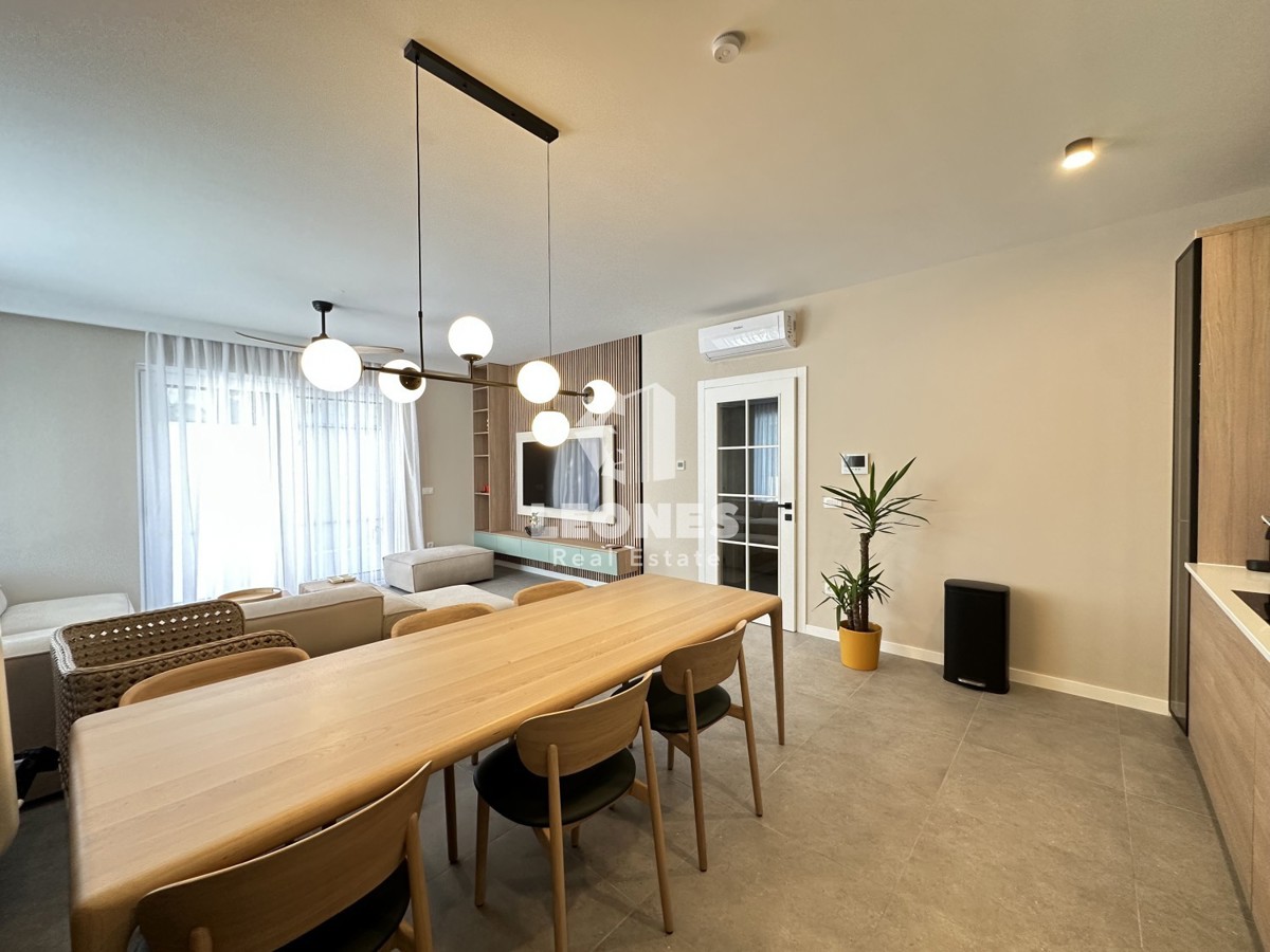 Appartamento duplex di alta qualità con piscina, completamente attrezzato a Tar