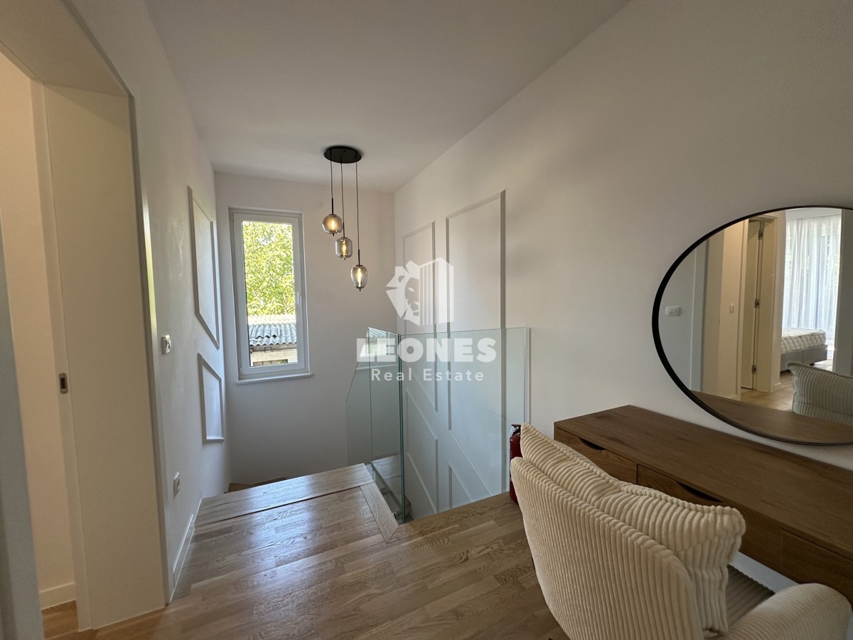 Appartamento duplex di alta qualità con piscina, completamente attrezzato a Tar