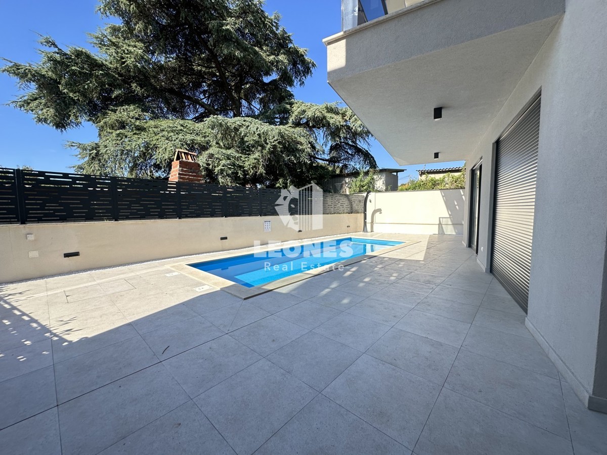 Appartamento duplex di alta qualità con piscina, completamente attrezzato a Tar