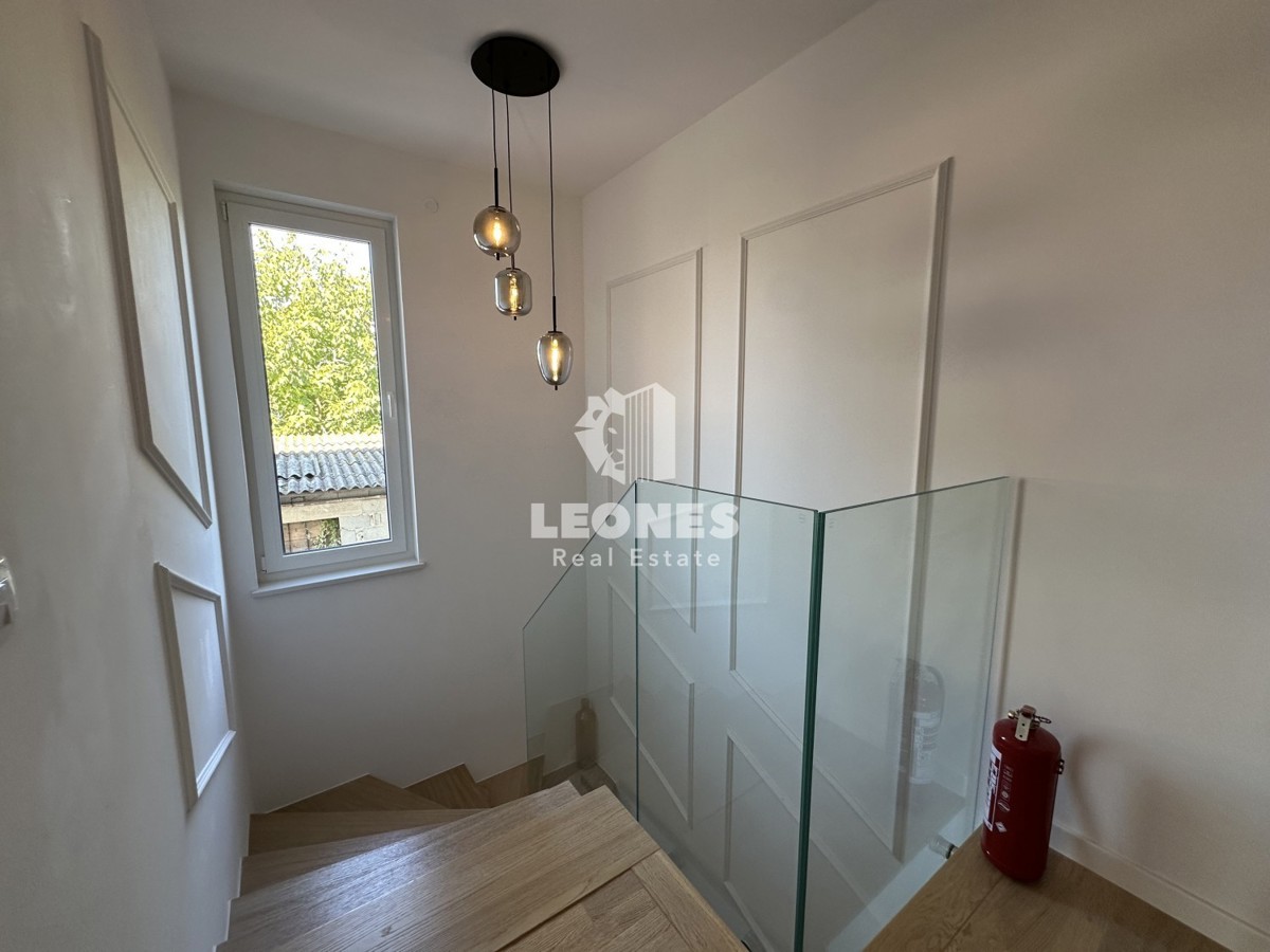 Appartamento duplex di alta qualità con piscina, completamente attrezzato a Tar