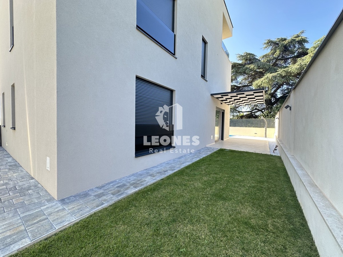 Appartamento duplex di alta qualità con piscina, completamente attrezzato a Tar