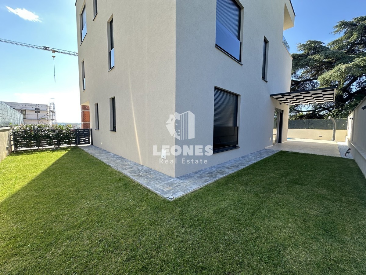 Appartamento duplex di alta qualità con piscina, completamente attrezzato a Tar