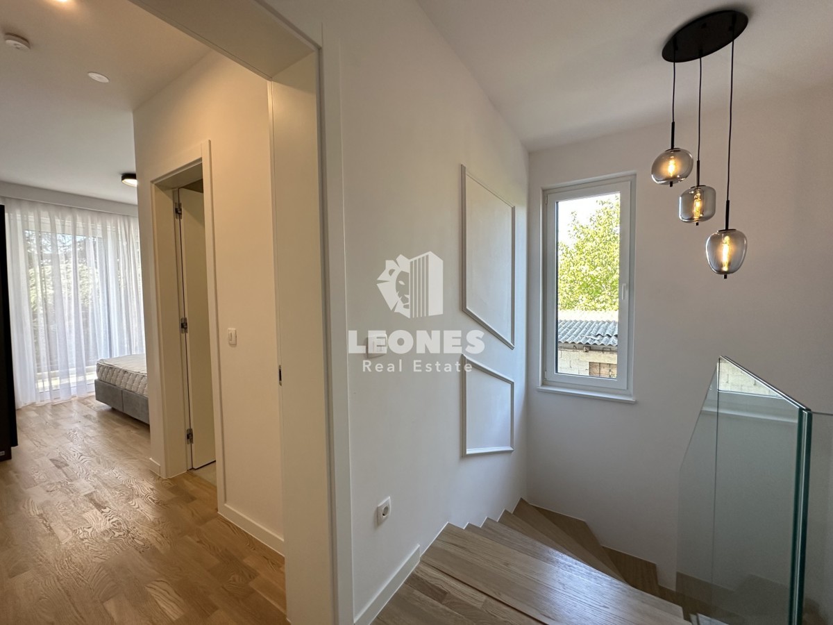 Appartamento duplex di alta qualità con piscina, completamente attrezzato a Tar