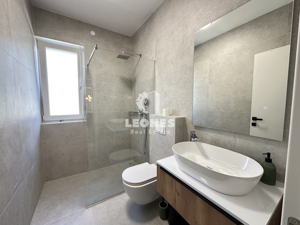 Appartamento duplex di alta qualità con piscina, completamente attrezzato a Tar