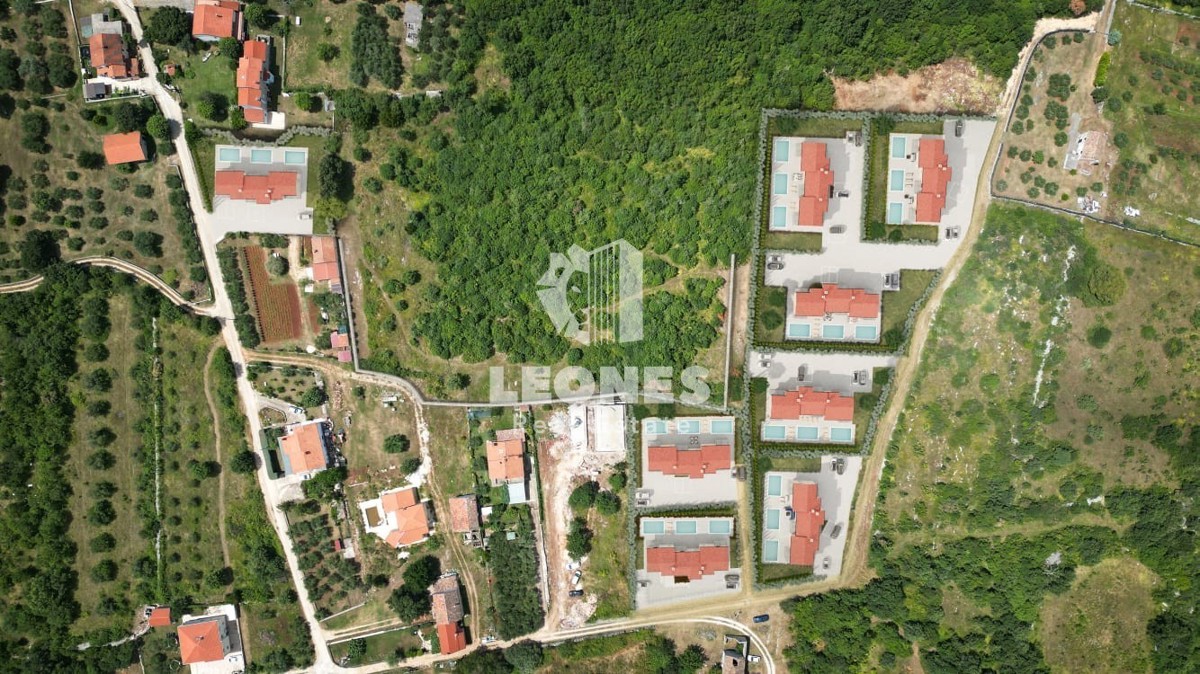 Casa a schiera con piscina vicino a Kaštel