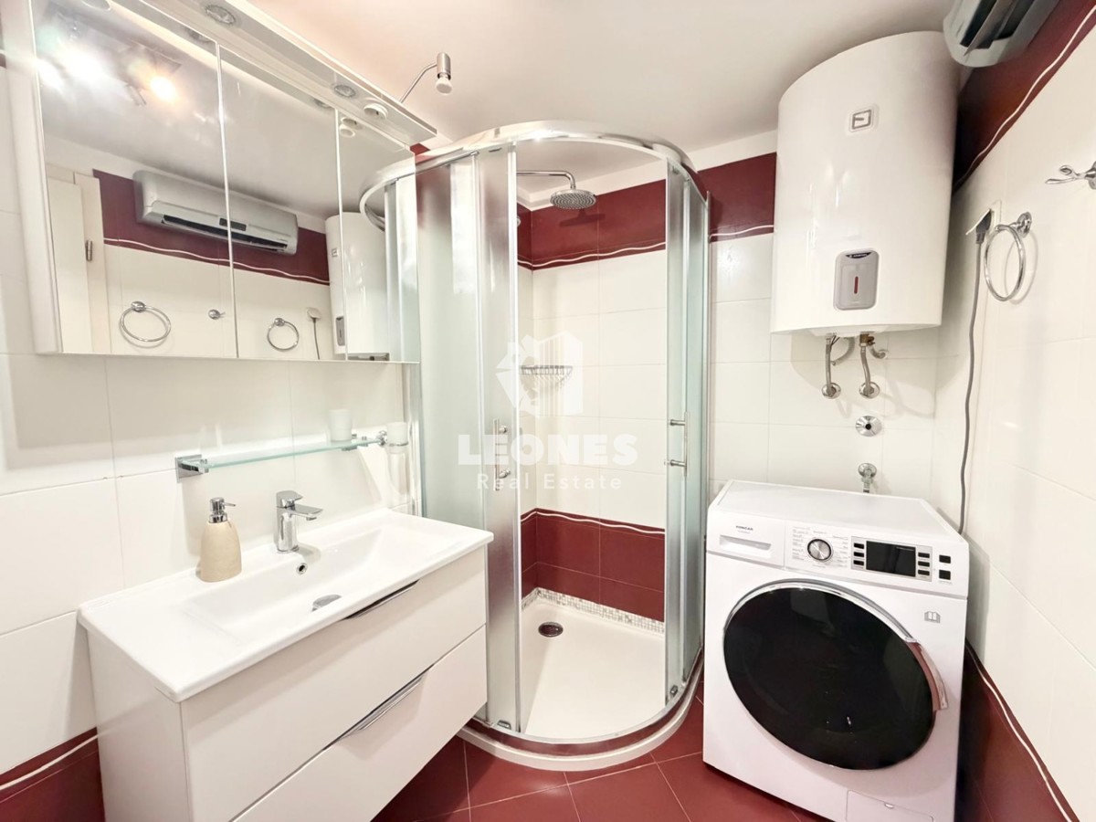 Appartamento completamente arredato con vista mare in un'ottima posizione a Novigrad