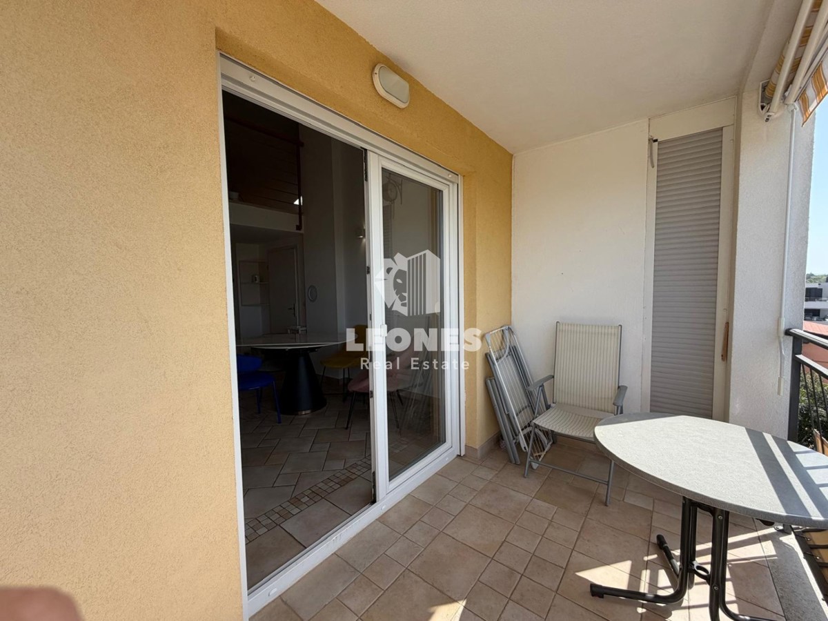 Appartamento completamente arredato con vista mare in un'ottima posizione a Novigrad