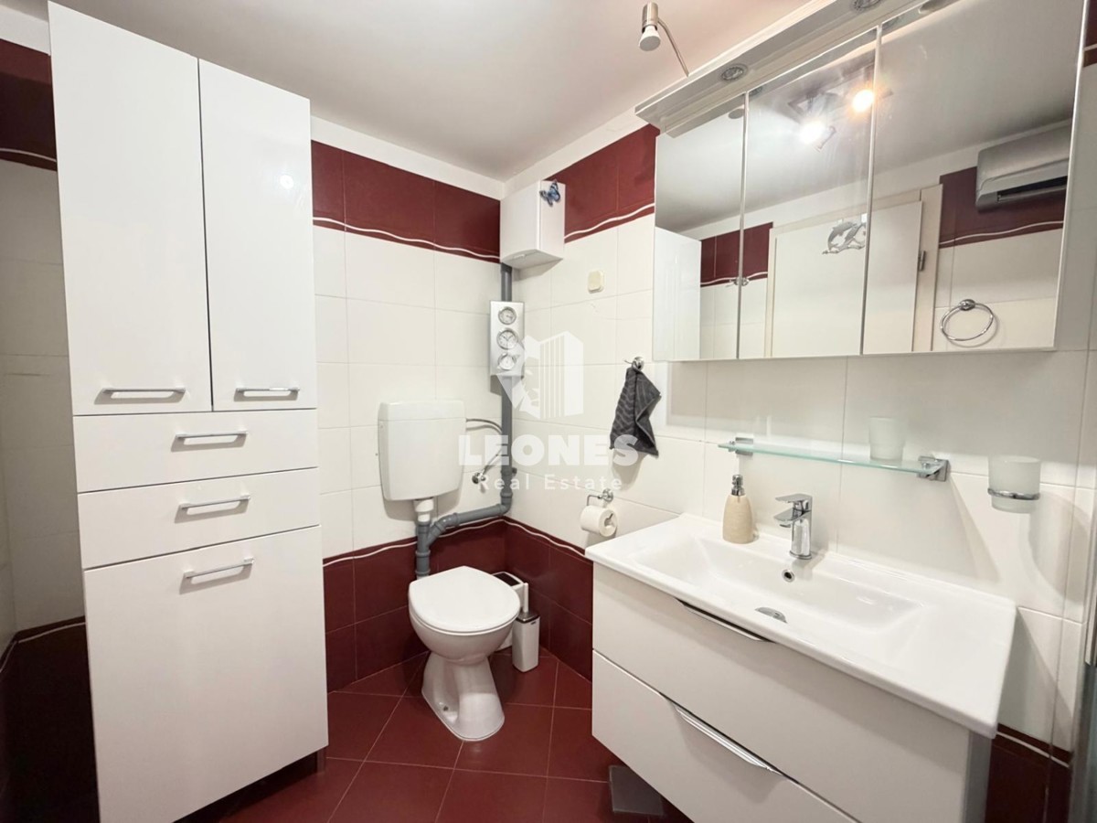 Appartamento completamente arredato con vista mare in un'ottima posizione a Novigrad