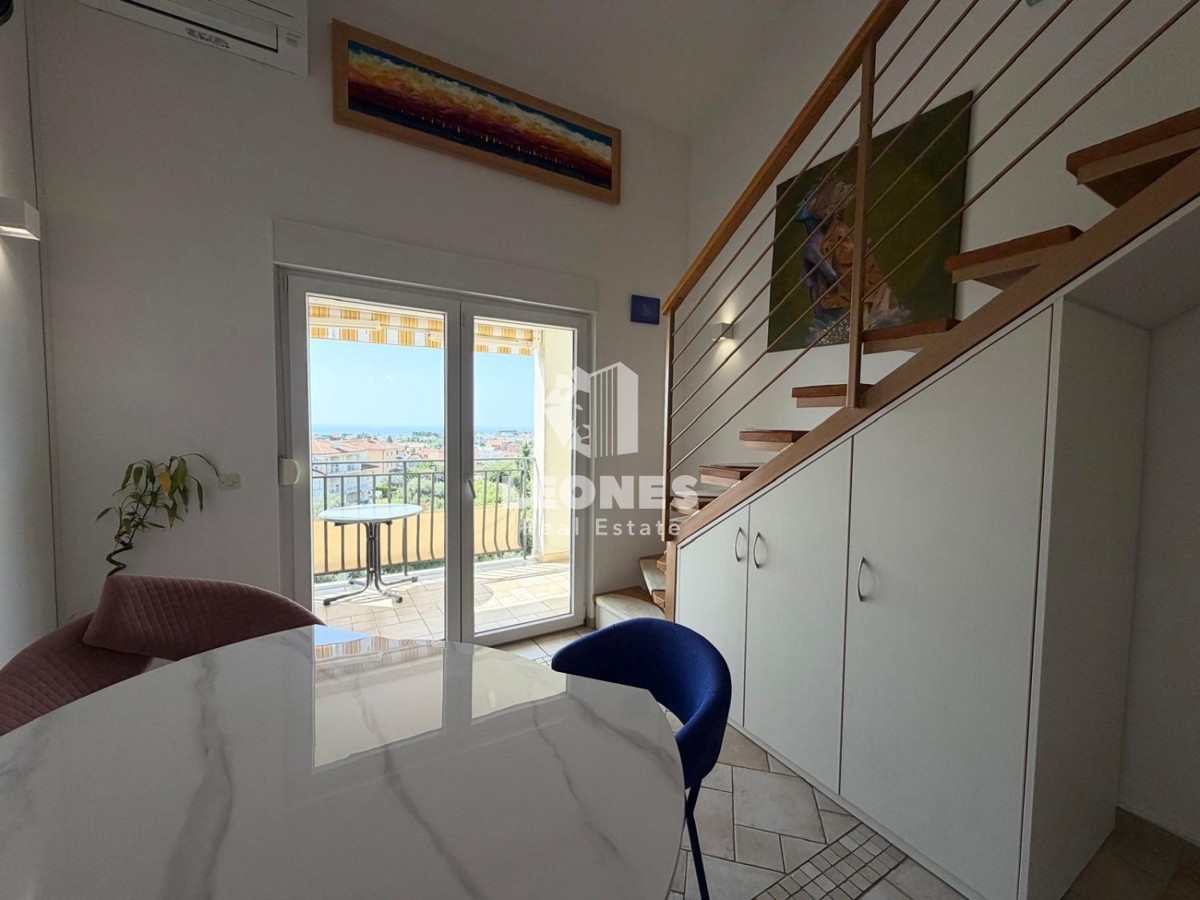 Appartamento completamente arredato con vista mare in un'ottima posizione a Novigrad