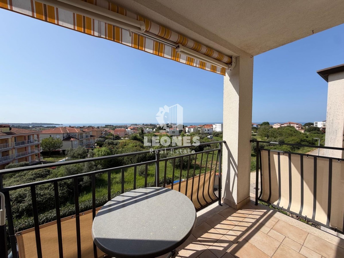 Appartamento completamente arredato con vista mare in un'ottima posizione a Novigrad