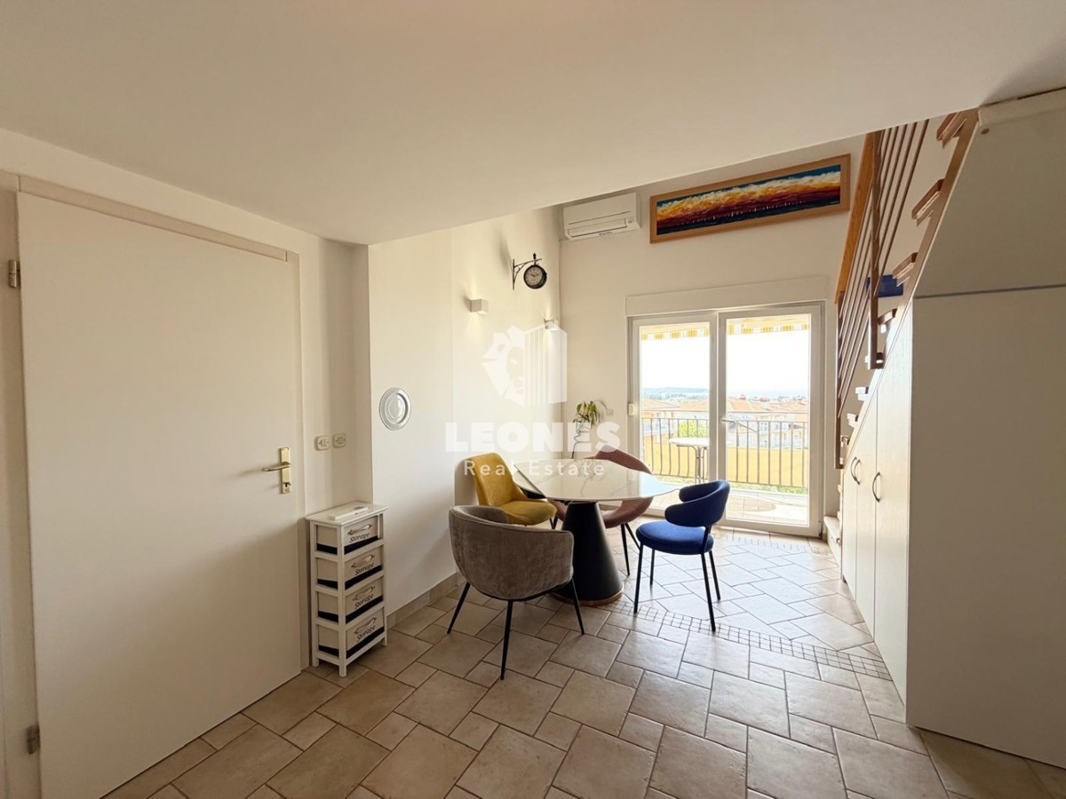 Appartamento completamente arredato con vista mare in un'ottima posizione a Novigrad