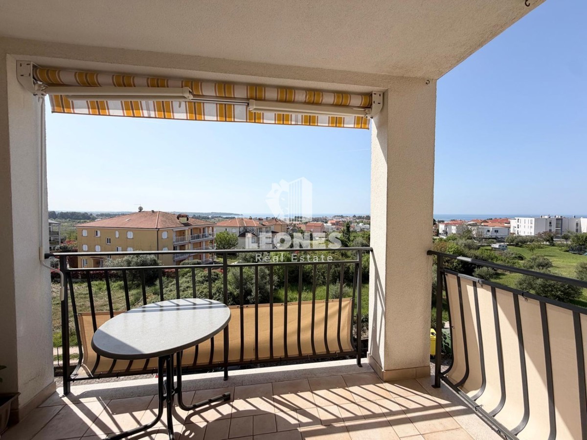 Appartamento completamente arredato con vista mare in un'ottima posizione a Novigrad