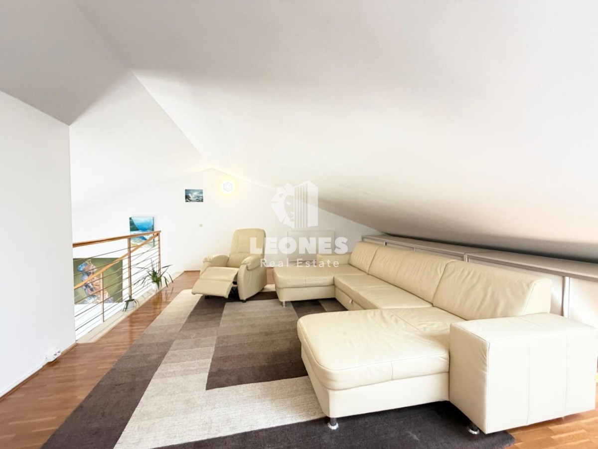 Appartamento completamente arredato con vista mare in un'ottima posizione a Novigrad