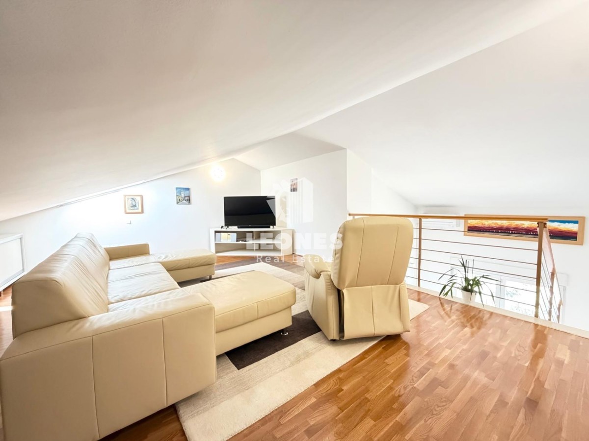 Appartamento completamente arredato con vista mare in un'ottima posizione a Novigrad