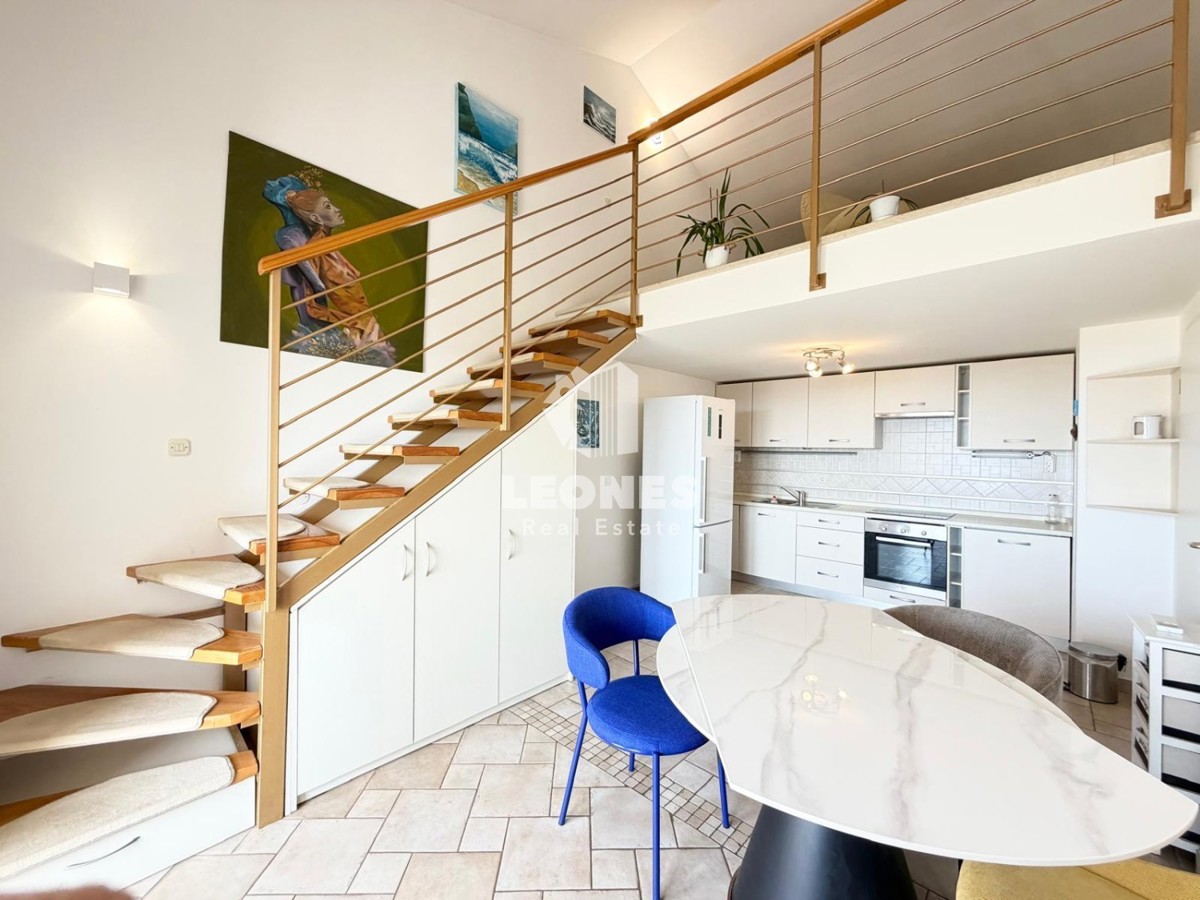 Appartamento completamente arredato con vista mare in un'ottima posizione a Novigrad