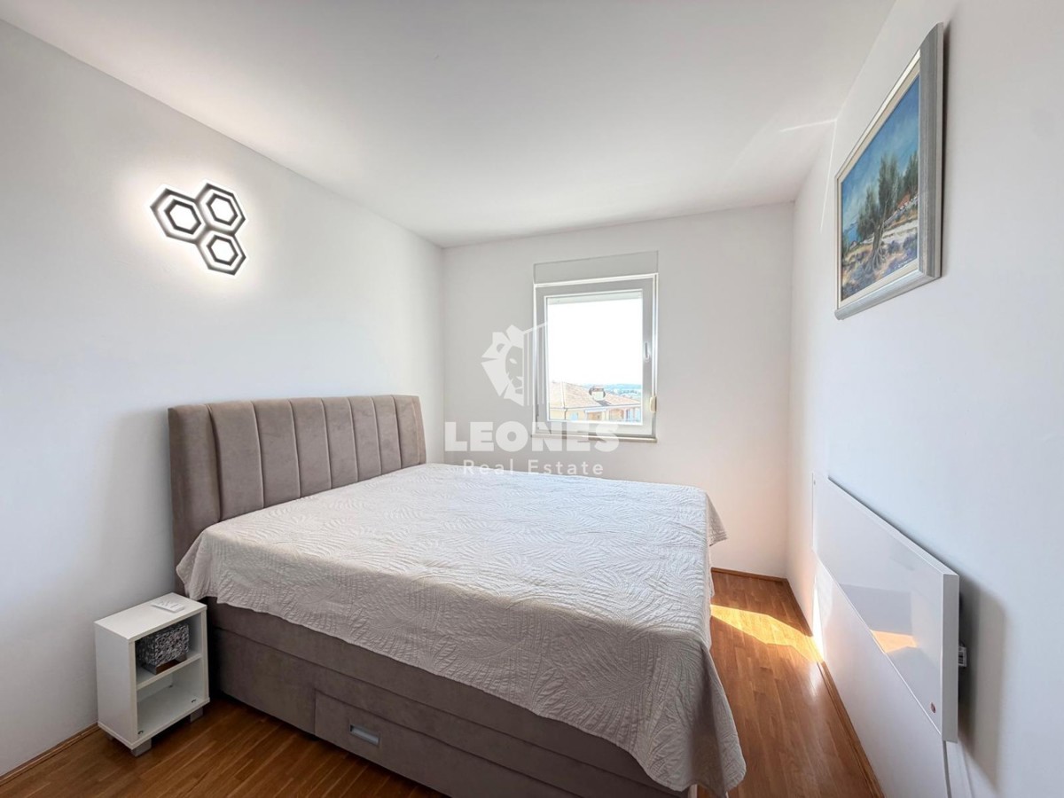 Appartamento completamente arredato con vista mare in un'ottima posizione a Novigrad