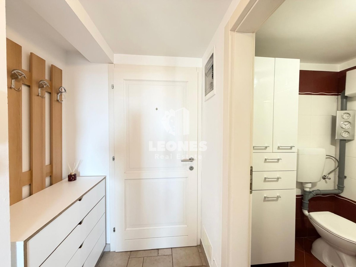 Appartamento completamente arredato con vista mare in un'ottima posizione a Novigrad