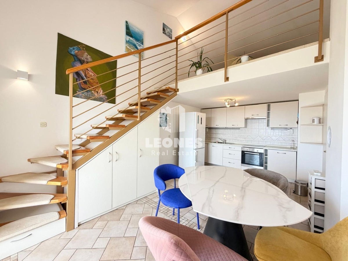 Appartamento completamente arredato con vista mare in un'ottima posizione a Novigrad