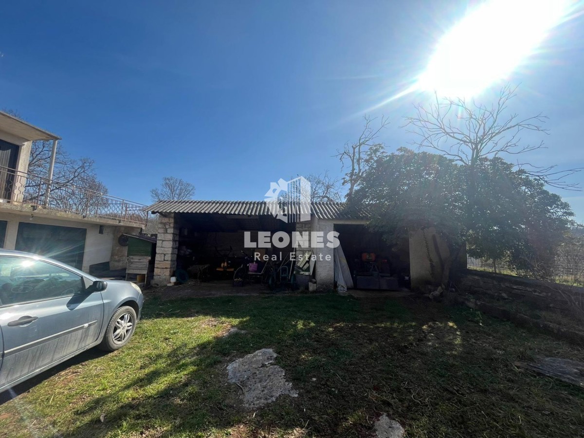 Casa in pietra con grande potenziale nelle vicinanze di Buie