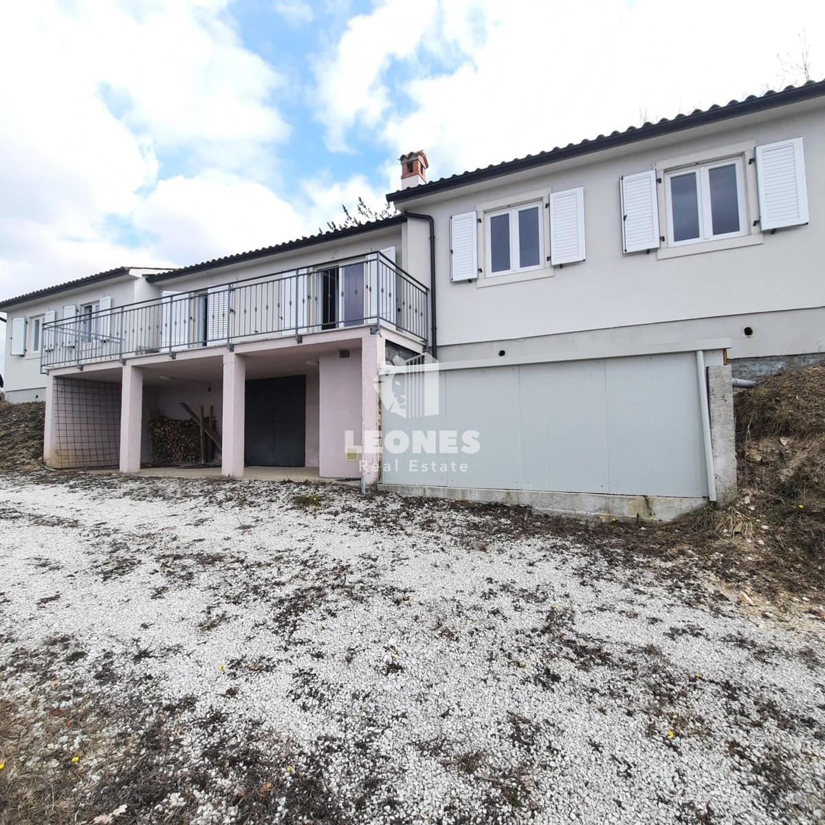 Casa isolata con bellissima vista sul verde ai dintorni di Pazin - Pisinio