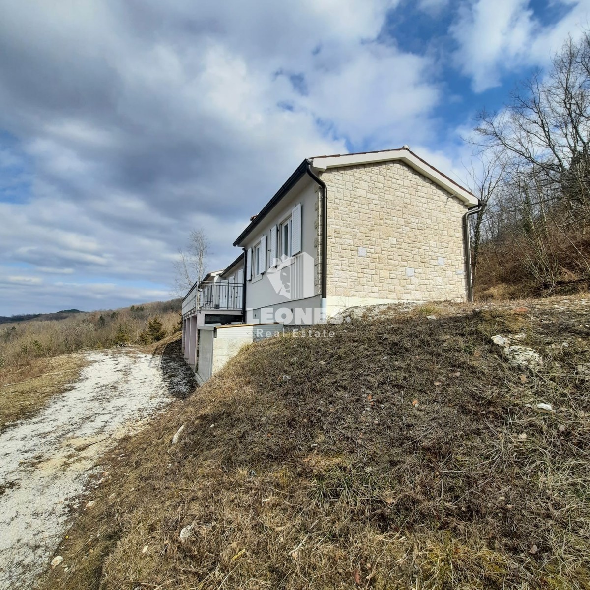 Casa isolata con bellissima vista sul verde ai dintorni di Pazin - Pisinio