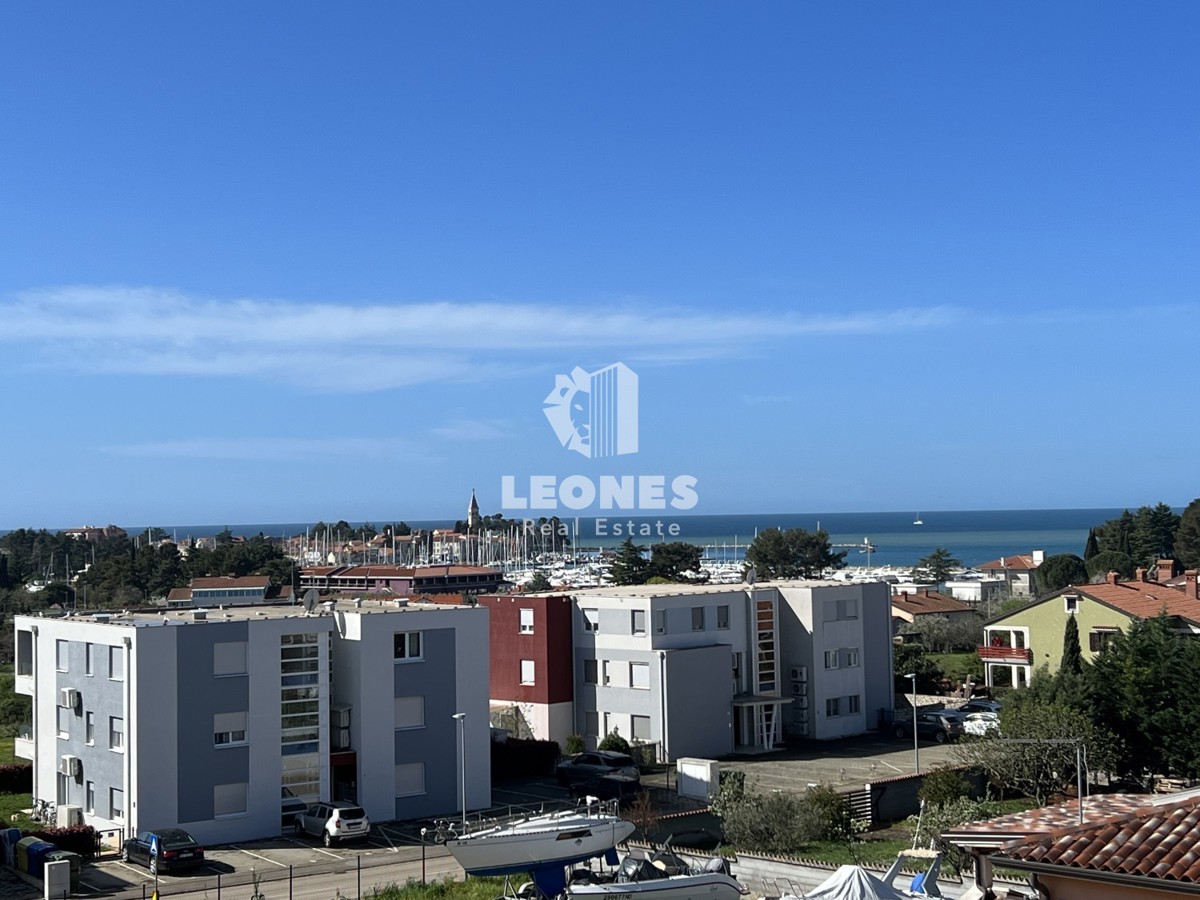 Appartamento in una bella posizione con una bellissima vista sul mare, a soli 700 metri dal centro di Cittanova