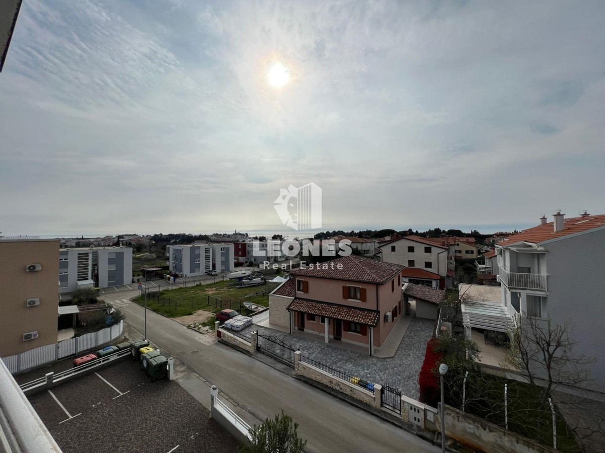 Appartamento in una bella posizione con una bellissima vista sul mare, a soli 700 metri dal centro di Cittanova