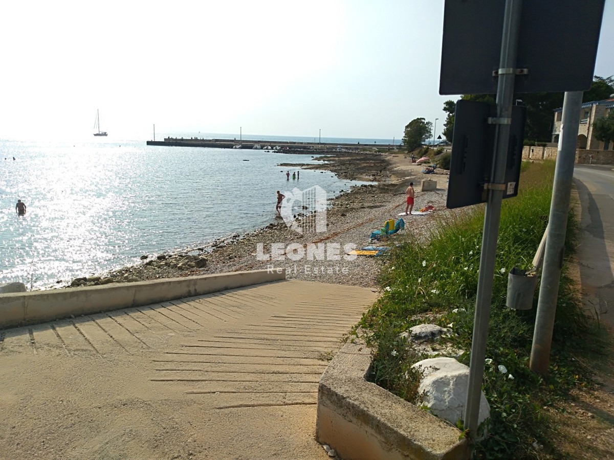 Casa in prima fila al mare a Lovrečica - San Lorenzo, dintorni di Umago