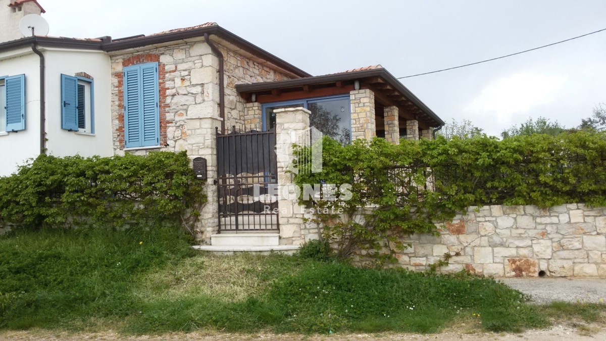 Casa in prima fila al mare a Lovrečica - San Lorenzo, dintorni di Umago