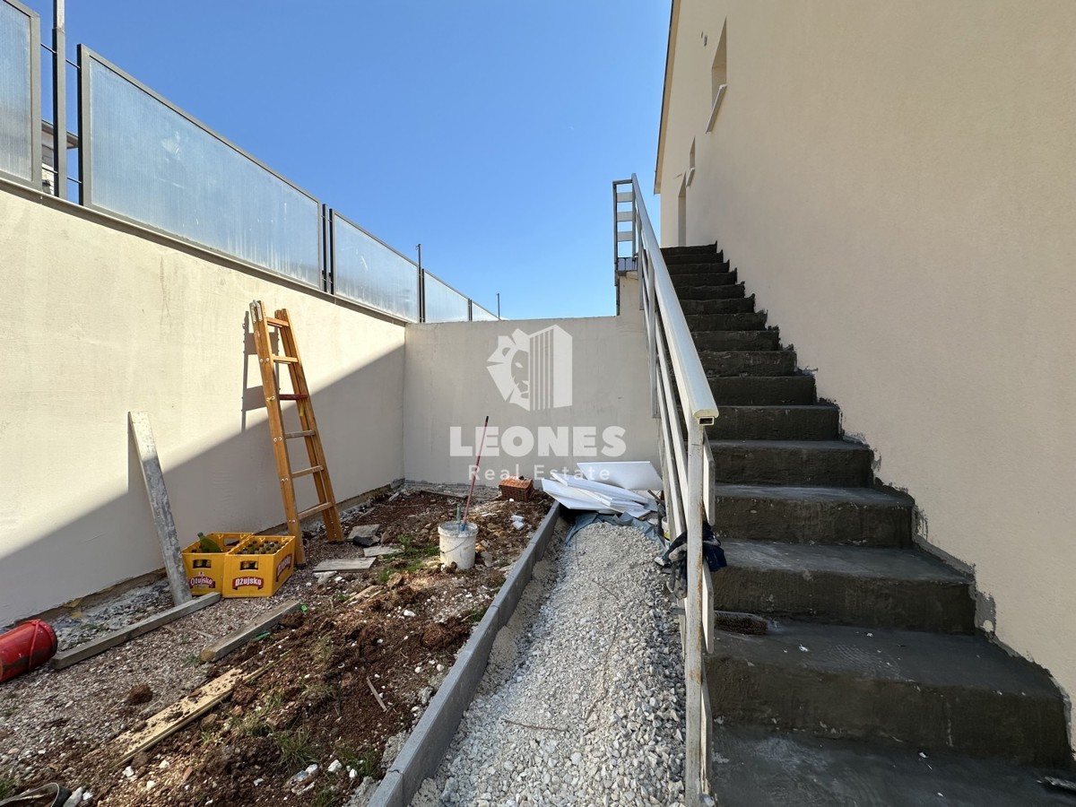 Appartamento al piano terra con giardino e vista mare a Parenzo